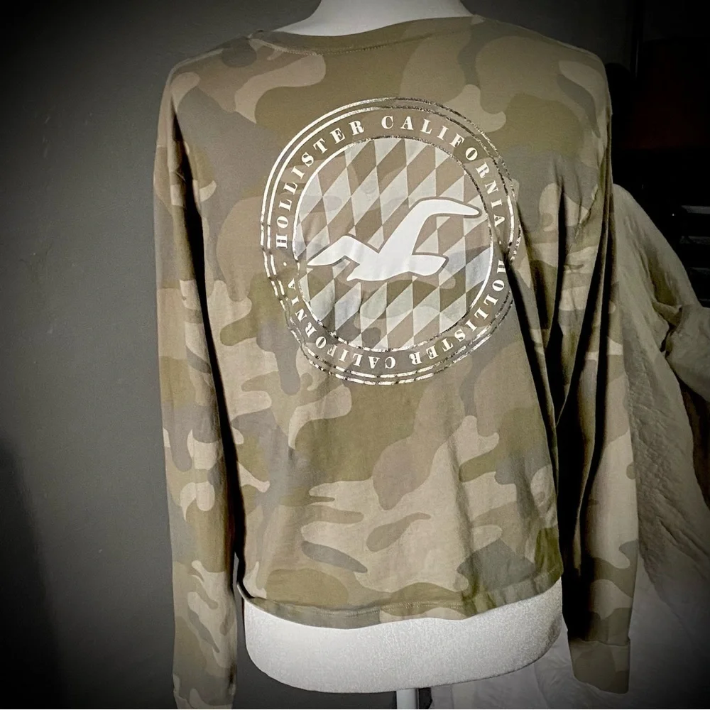 Hollister Women's Camouflage Long Sleeve Top - Picture 4 of 12